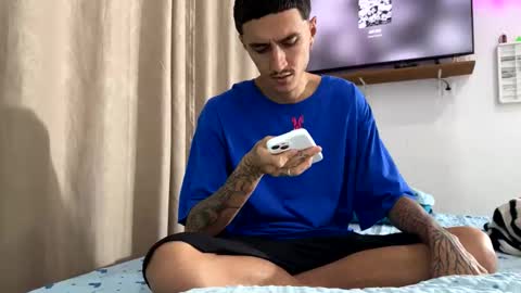 Snapshot of boybisexual33 chatting on 01.07.26 Couple Cuckold online show from 01.07.26