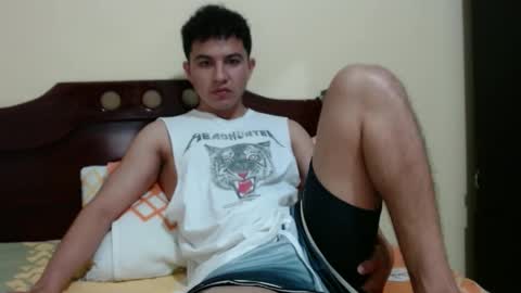 Snapshot of boyfit2023 chatting on 02.08.25 boyfit2023 online show from 02.08.25