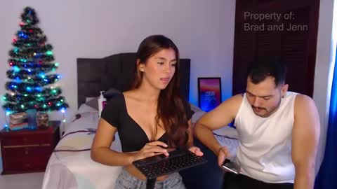 Snapshot of bradandjenn chatting on 12.17.24 Your favorite couple and the best butt on Chatur online show from 12.17.24