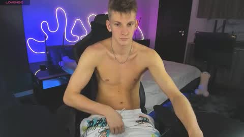 Snapshot of bradmaloney chatting on 10.02.25 brad maloney online show from 10.02.25