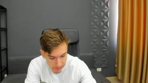 Snapshot of bradyflint chatting on 04.14.26 BradyFlint online show from 04.14.26