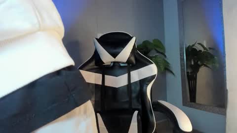 Snapshot of brand_collins chatting on 02.08.26 Brand online show from 02.08.26