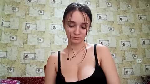 Snapshot of brandeeherout chatting on 12.18.25 Lilly online show from 12.18.25