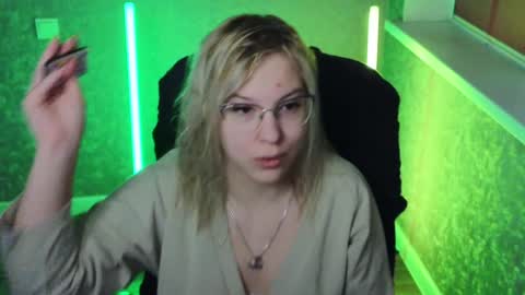 Snapshot of brandy__stars chatting on 01.11.25 Belle online show from 01.11.25