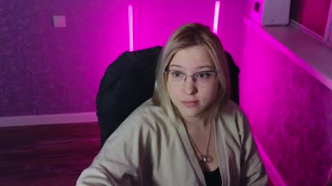 Snapshot of brandy__stars chatting on 02.05.25 Belle online show from 02.05.25