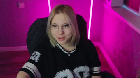 Snapshot of brandy__stars chatting on 02.07.25 Belle online show from 02.07.25