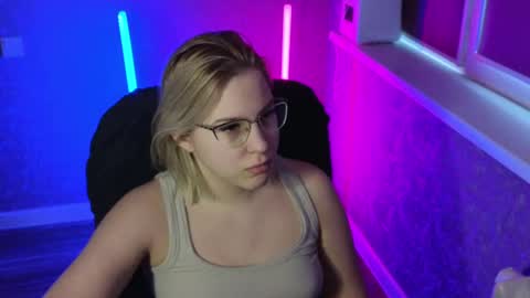 Snapshot of brandy__stars chatting on 02.16.25 Belle online show from 02.16.25