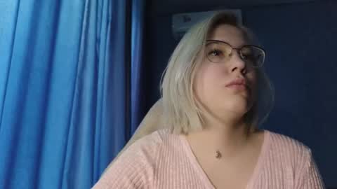 Snapshot of brandy__stars chatting on 10.05.25 Belle online show from 10.05.25