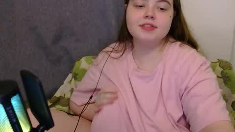 Snapshot of brattyprincess_emma chatting on 11.08.25 Emma online show from 11.08.25