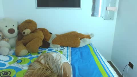 Snapshot of bratz_xx18 chatting on 01.23.25 bratz xx118 online show from 01.23.25