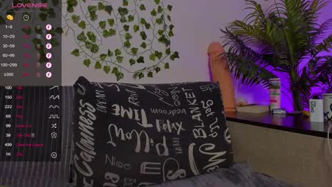 Snapshot of bravomaestro chatting on 11.27.25 Johny Bravo online show from 11.27.25