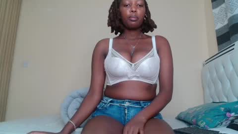 Snapshot of bree_beauty chatting on 04.14.26 bree_beauty online show from 04.14.26