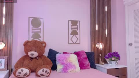 Snapshot of bree_watson chatting on 04.12.26 Bree online show from 04.12.26