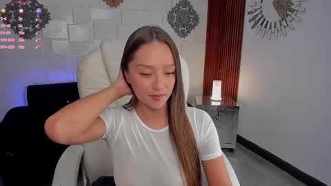 Snapshot of breex_ chatting on 01.28.25 Breex online show from 01.28.25