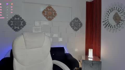 Snapshot of breex_ chatting on 02.11.25 Breex online show from 02.11.25