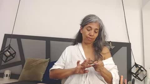 BRENDA VELASQUEZ online show from 09.30.25