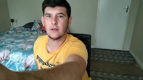 Snapshot of brendansexyboy098754 chatting on 01.04.25 ask me lol online show from 01.04.25