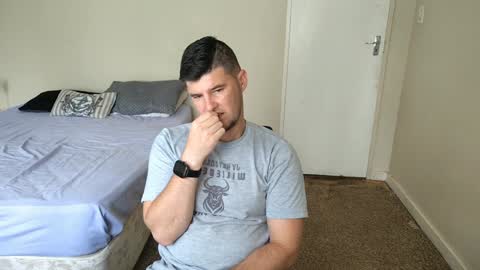 Snapshot of brendansexyboy098754 chatting on 01.10.25 ask me lol online show from 01.10.25