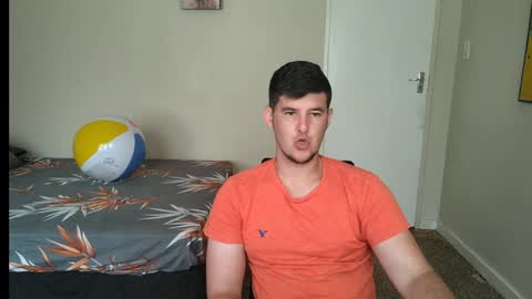 Snapshot of brendansexyboy098754 chatting on 01.24.25 ask me lol online show from 01.24.25