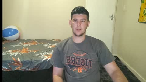 Snapshot of brendansexyboy098754 chatting on 01.27.25 ask me lol online show from 01.27.25