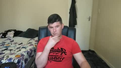 Snapshot of brendansexyboy098754 chatting on 10.08.25 ask me lol online show from 10.08.25