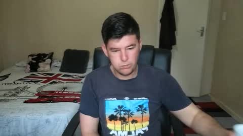 Snapshot of brendansexyboy098754 chatting on 10.20.25 ask me lol online show from 10.20.25