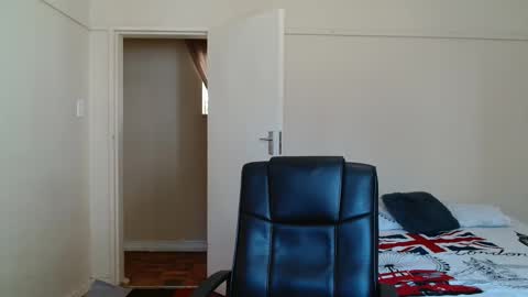 Snapshot of brendansexyboy098754 chatting on 11.02.25 ask me lol online show from 11.02.25