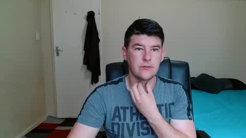 Snapshot of brendansexyboy098754 chatting on 11.10.25 ask me lol online show from 11.10.25