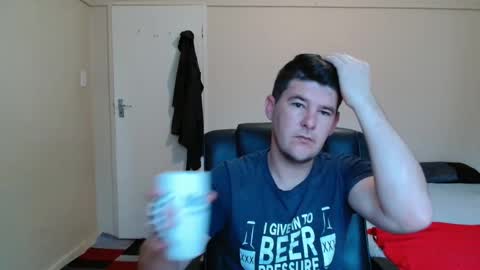 Snapshot of brendansexyboy098754 chatting on 11.12.25 ask me lol online show from 11.12.25