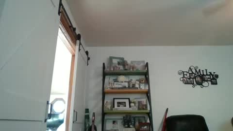 Snapshot of brettsky chatting on 01.26.25 hey online show from 01.26.25