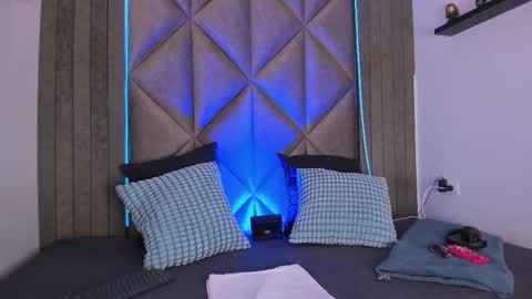 B R I A  online show from 09.23.25