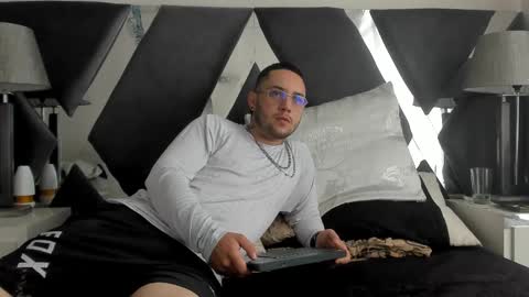 Snapshot of brian_chiki chatting on 03.12.25 Brian Chiki online show from 03.12.25