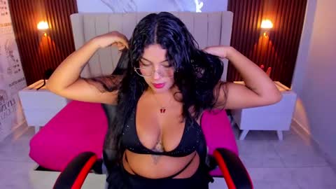 Snapshot of briana_z chatting on 10.07.25 BRIANA online show from 10.07.25