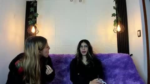 Snapshot of briarandblair chatting on 10.28.25 briarandblair online show from 10.28.25
