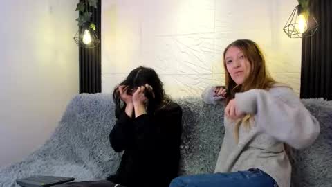 Snapshot of briarandblair chatting on 10.29.25 briarandblair online show from 10.29.25