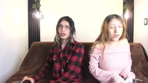 Snapshot of briarandblair chatting on 11.18.25 briarandblair online show from 11.18.25