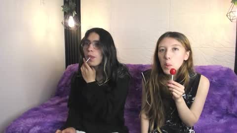 Snapshot of briarandblair chatting on 11.28.25 briarandblair online show from 11.28.25