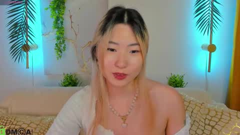 Snapshot of bridgetbottrel chatting on 09.11.25 Bridget online show from 09.11.25