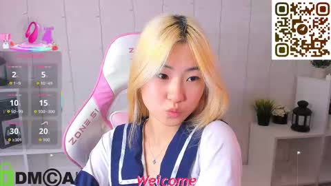 Snapshot of bridgetbottrel chatting on 11.20.25 Bridget online show from 11.20.25