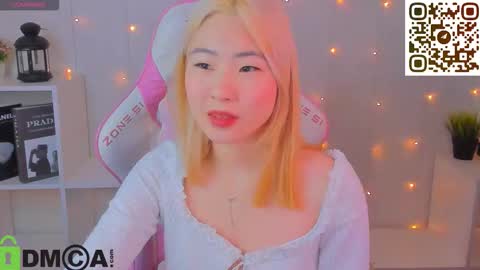 Snapshot of bridgetbottrel chatting on 11.26.25 Bridget online show from 11.26.25