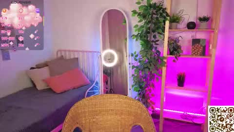 Snapshot of bridgetbottrel chatting on 12.23.25 Bridget online show from 12.23.25