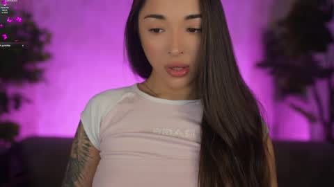 Snapshot of bright_diamonds_054 chatting on 04.19.26 Diamonds Girls online show from 04.19.26