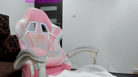 Snapshot of britney_charm chatting on 01.15.25 britney_charm online show from 01.15.25