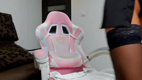 Snapshot of britney_charm chatting on 02.07.25 britney_charm online show from 02.07.25