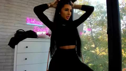 Snapshot of britney_charm chatting on 10.22.25 britney_charm online show from 10.22.25