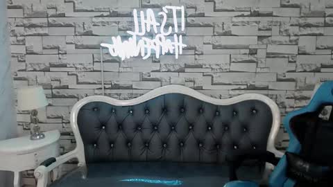 Britney  online show from 02.04.25