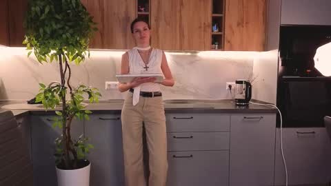 Snapshot of britneyswiss chatting on 03.03.26 my name is Britney Im 18 years old I love to draw and want to learn to dance online show from 03.03.26