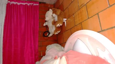 Snapshot of brittany_tempation97 chatting on 01.21.25 Julieth Sofa Rincn Amador online show from 01.21.25