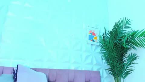 Snapshot of briyit_doll chatting on 01.22.25 BRIYIT online show from 01.22.25