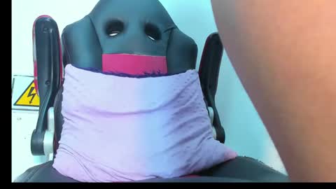 Snapshot of briyit_doll chatting on 02.05.25 BRIYIT online show from 02.05.25